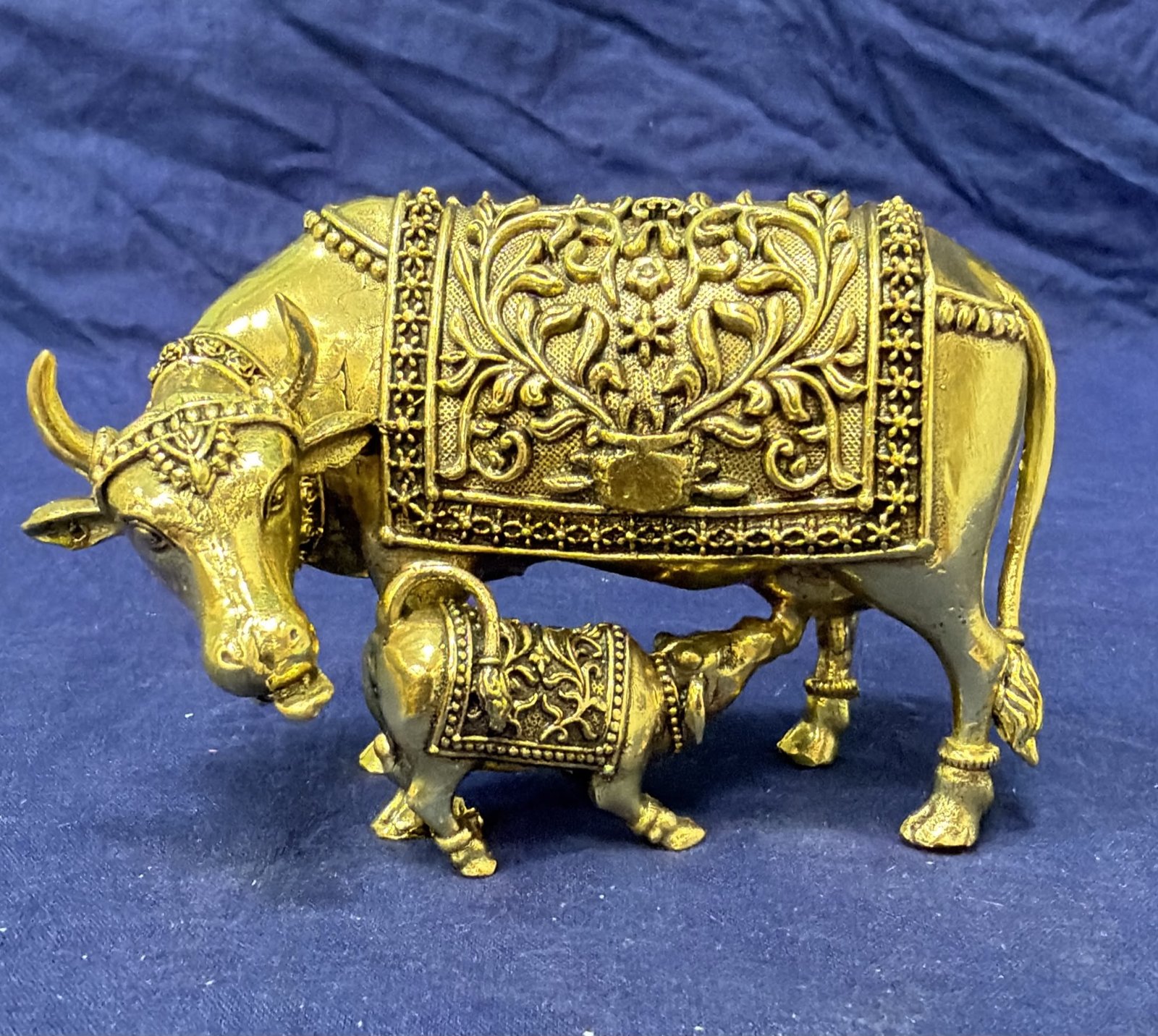 Kamdhenu cow and calf Idol - Brass (Style 18)